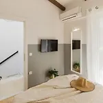 Stylish Modern Maisonette بيت للعطل *