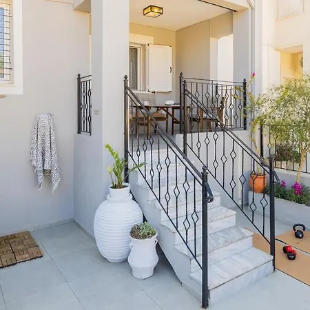 Stylish Modern Maisonette أرغوستولي
