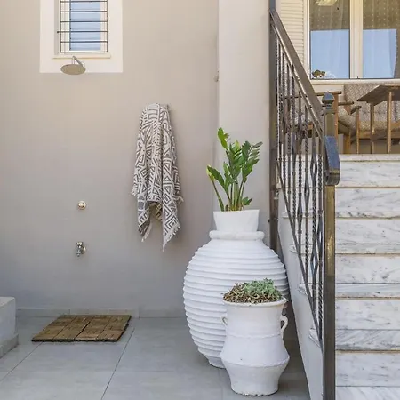 בית נופש Stylish Modern Maisonette ארגוסטולי