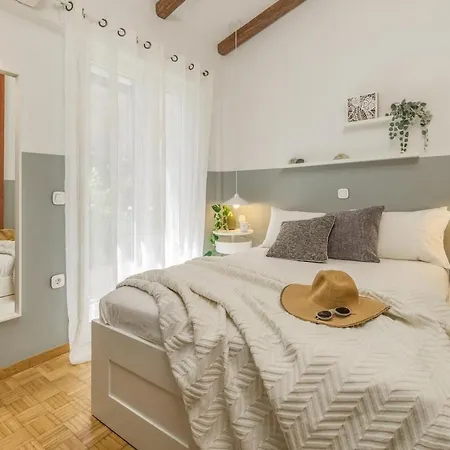 Stylish Modern Maisonette Holiday home *